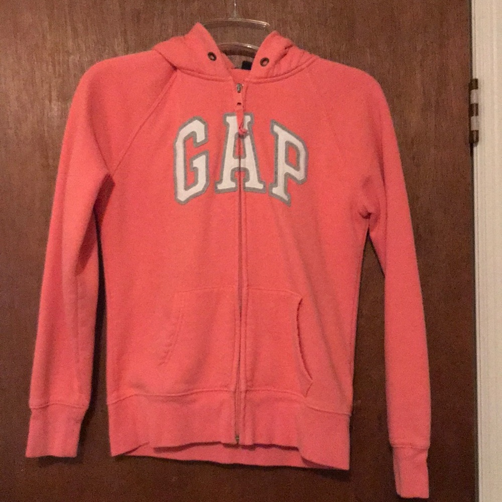 Priced to move 🎉 Peach zipper Gap hoodie